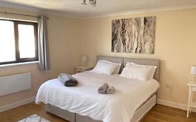 Cosy Ground Floor 2 Bedroom With Wifi And Lots Of Parking